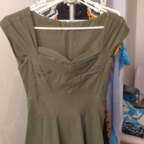 Stop Staring! Alicia Estrada Olive green swing dress - Picture 3 of 4